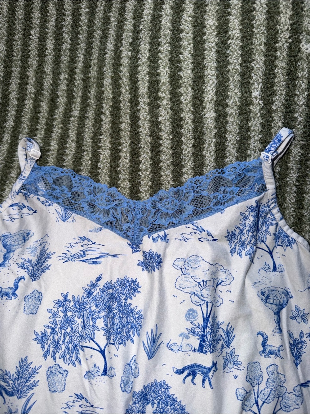 Woman’s pajama set - Picture 7 of 7